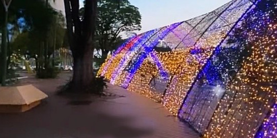 decoração de natal da Avenida cerro azul de Maringá 